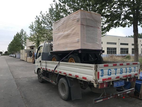 2018年5月28日一臺30kw含棚移動拖車柴油發(fā)電機(jī)組順利發(fā)往天津市