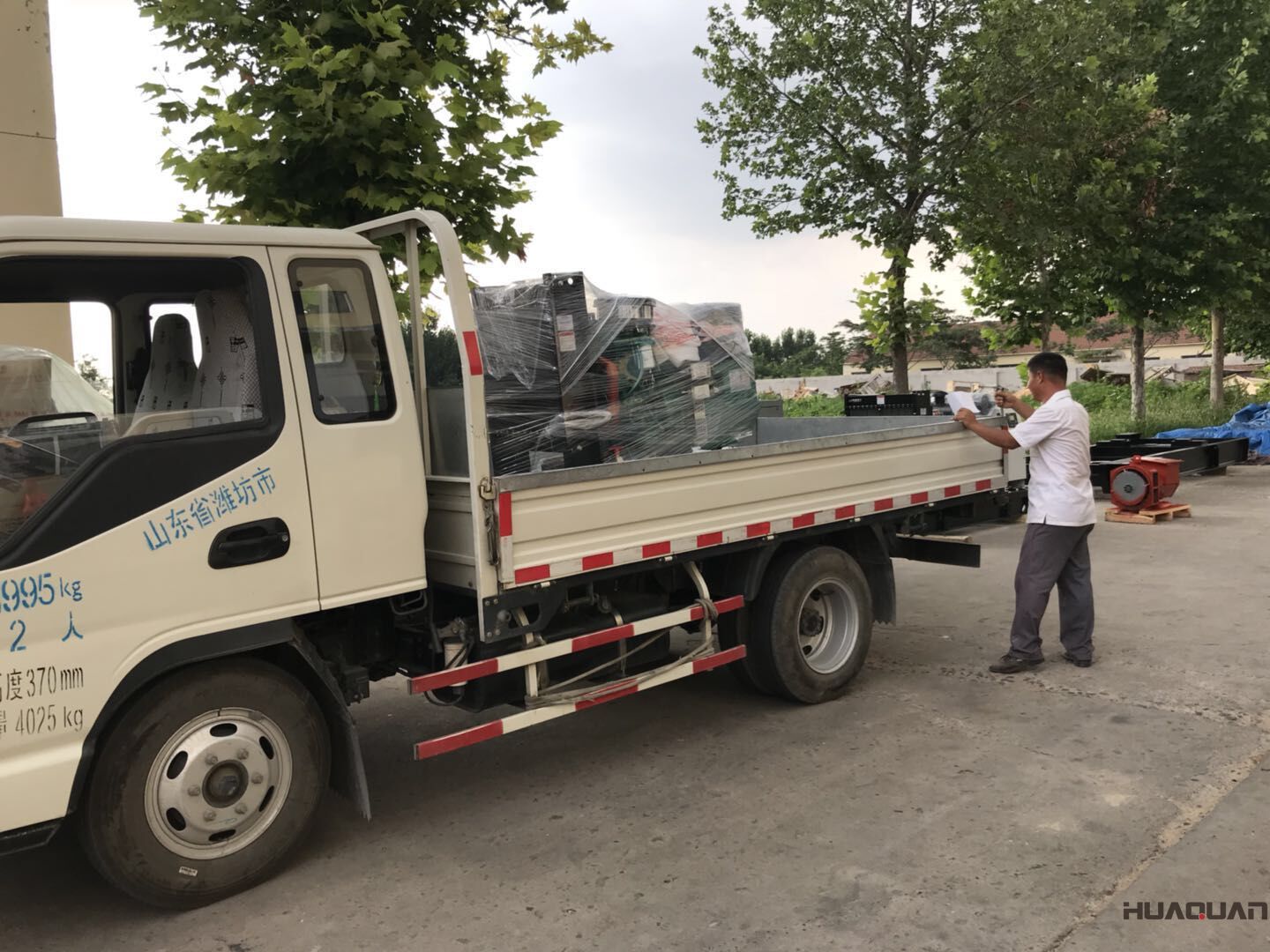 一臺HQ50GF標配型柴油發(fā)電機組于7月16號發(fā)往內(nèi)蒙古自治區(qū)