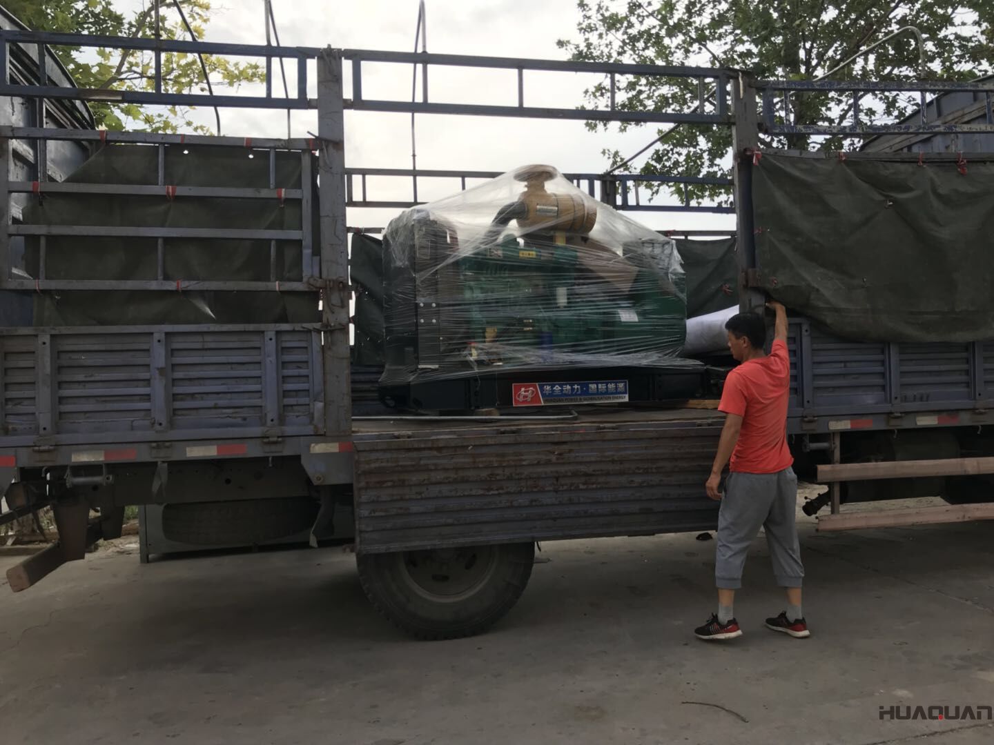 一臺HQ300GF標配型柴油發(fā)電機組于7月16號發(fā)往內(nèi)蒙古自治區(qū)
