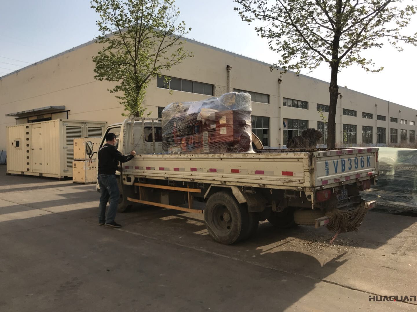 一臺50kw標(biāo)配柴油發(fā)電機(jī)組于8月16日成功發(fā)往河北省