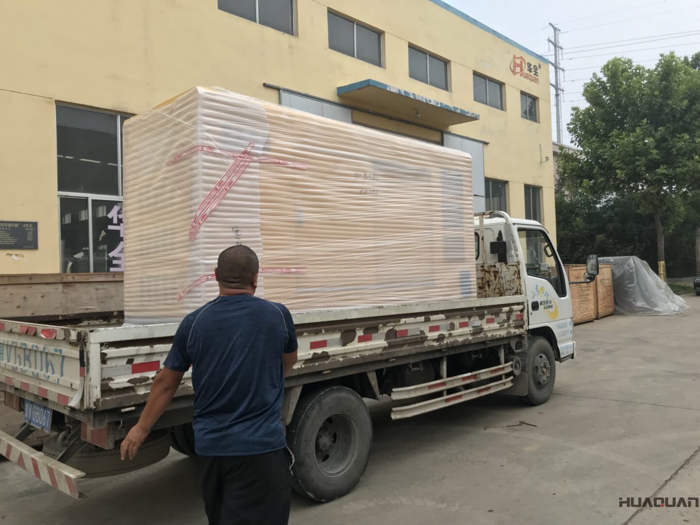 一臺80kw靜音箱柴油發(fā)電機(jī)組于8月17日順利發(fā)往山西省