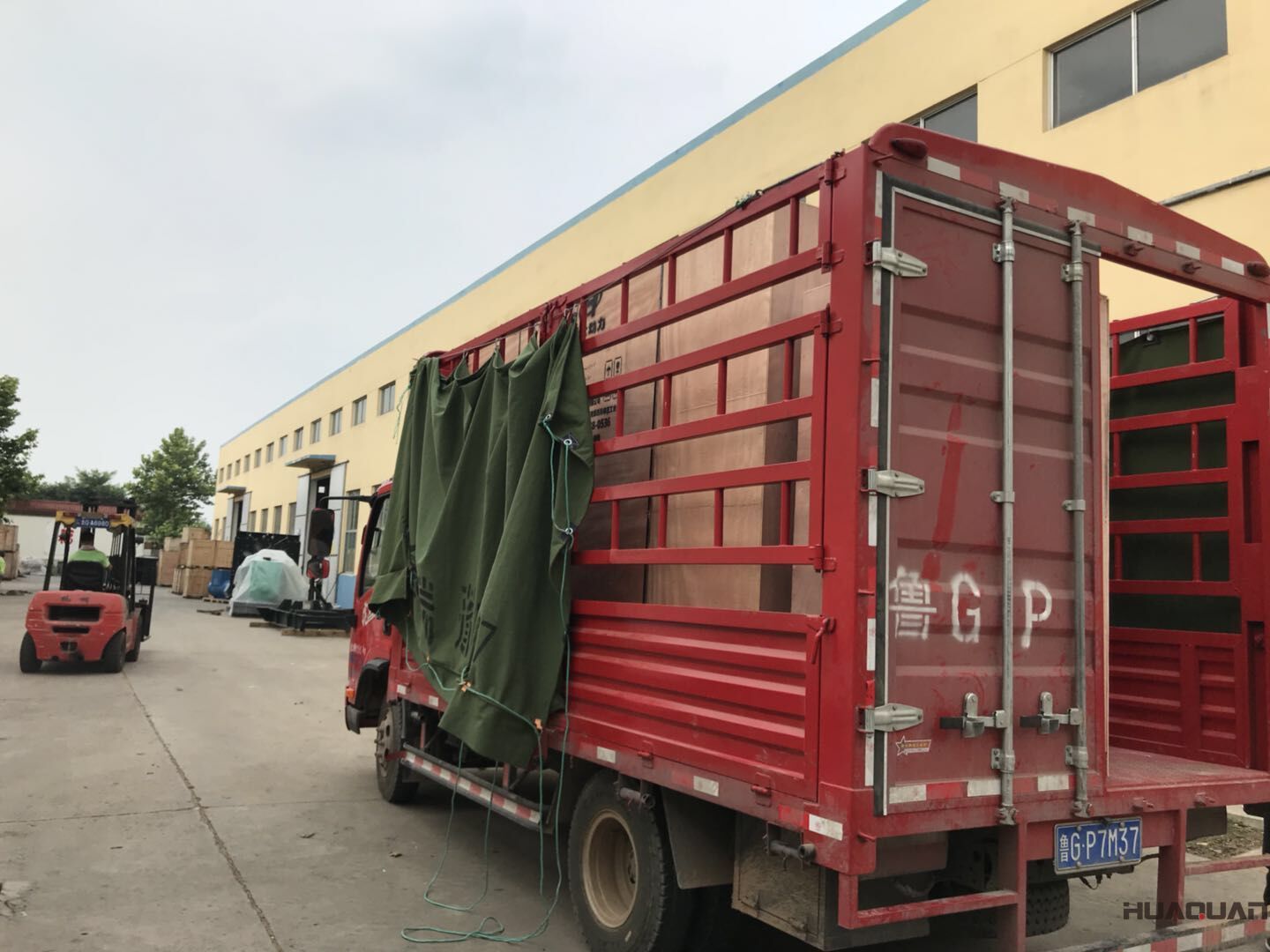 8月21日，一臺(tái)800kw自動(dòng)化柴油發(fā)電機(jī)組從華全動(dòng)力順利發(fā)往西北地區(qū)咸陽(yáng)市