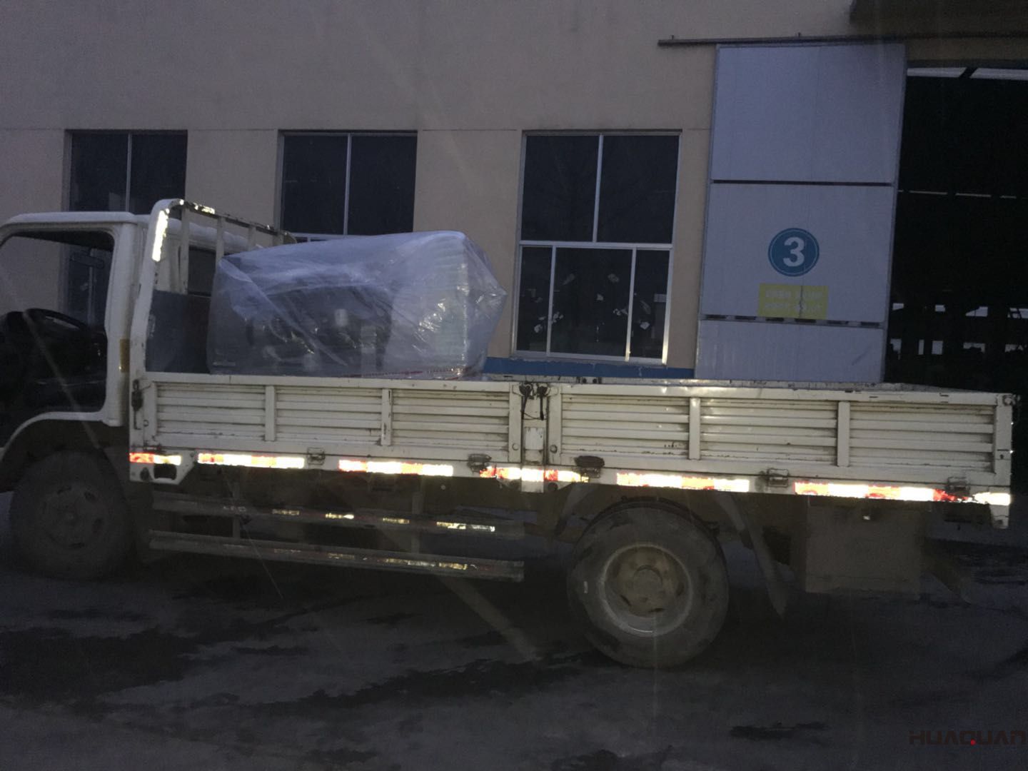 一臺15kw標(biāo)配柴油發(fā)電機(jī)組于8月27日順利發(fā)往天津