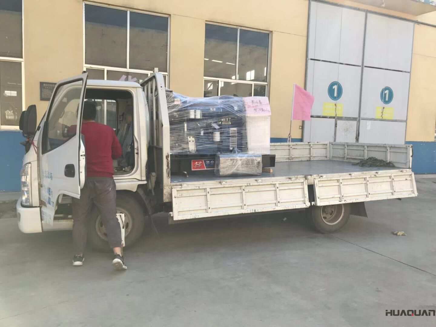 10月26日，一臺(tái)50kw靜音箱柴油發(fā)電機(jī)組從華全動(dòng)力順利發(fā)往江蘇