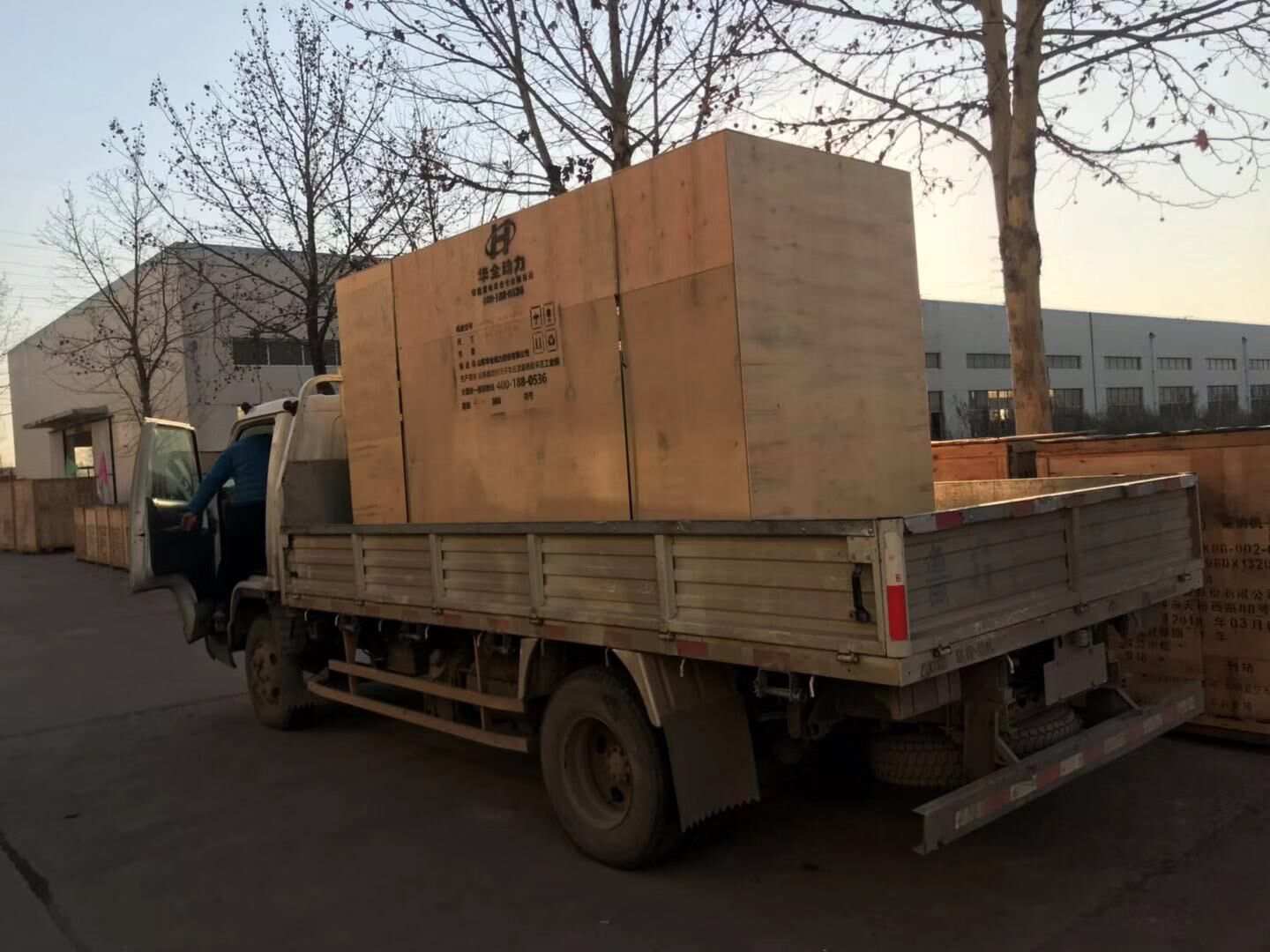 鄒先生從華全動力訂購的800kw靜音箱柴油發電機組已于12月26日順利發往山東省