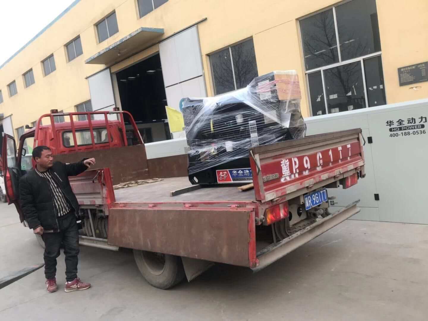 藍先生從華全動力采購的一臺10kw標配柴油發電機組于1月8日成功發往廣東省